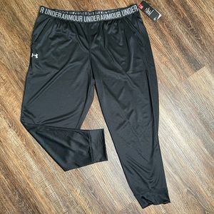 NWT Under Armour cropped joggers Size XL